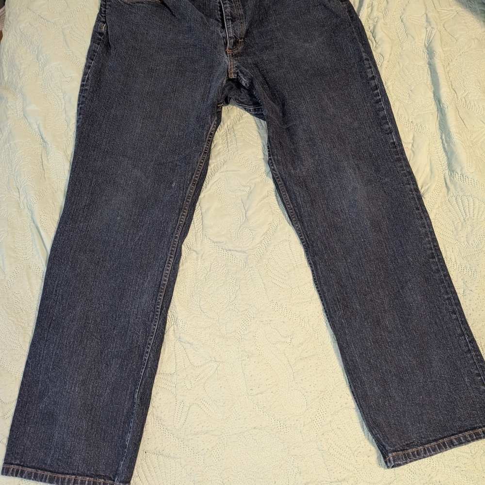 Duluth Trading Co Men's Straight Jeans in Dark Blue-Black